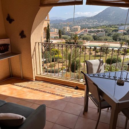 Joli Studio Tout Confort Proche Toutes Commodites Dans Residence Calme Л'Іль-Русс Екстер'єр фото
