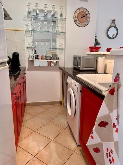 Joli Studio Tout Confort Proche Toutes Commodites Dans Residence Calme Л'Іль-Русс Екстер'єр фото