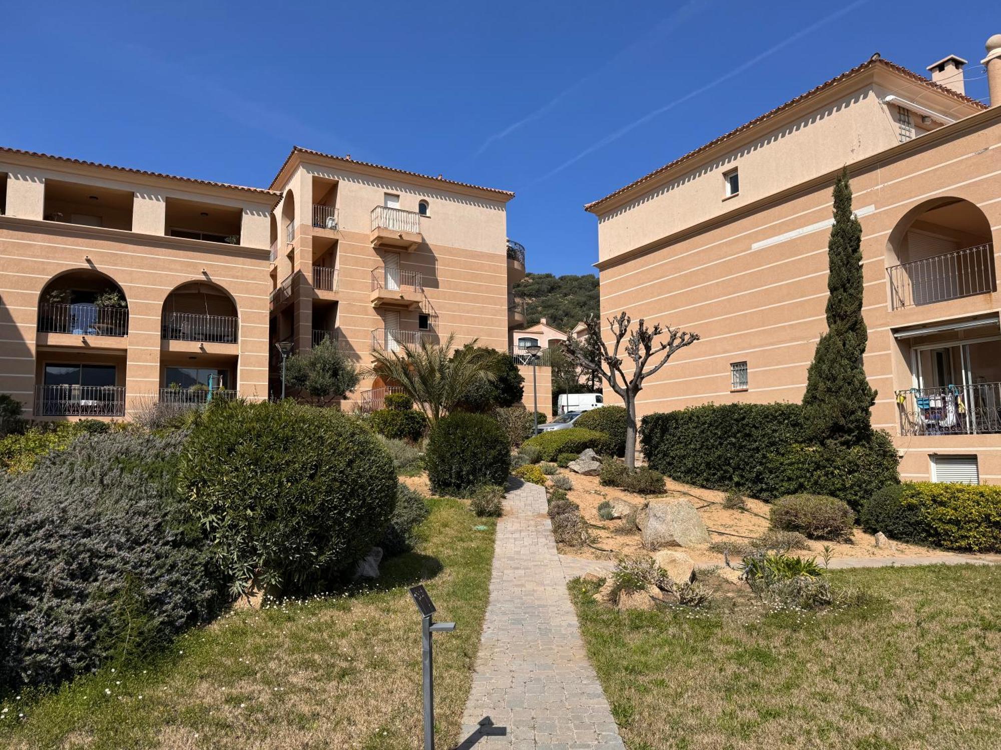 Joli Studio Tout Confort Proche Toutes Commodites Dans Residence Calme Л'Іль-Русс Екстер'єр фото